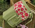 Tablier vert/rouge one size  - Tablier pour divers travaux de jardin. Fabriqu� en cuir de vache inusable et coton r�sistant. Dispose de 2 poches de rangement, une poche pour le Natel et un porte-cl�s.  D�tail