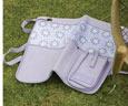 Tablier violet one size  - Tablier pour divers travaux de jardin. Fabriqu� en cuir de vache inusable et coton r�sistant. Dispose de 2 poches de rangement, une poche pour le Natel et un porte-cl�s.  D�tail